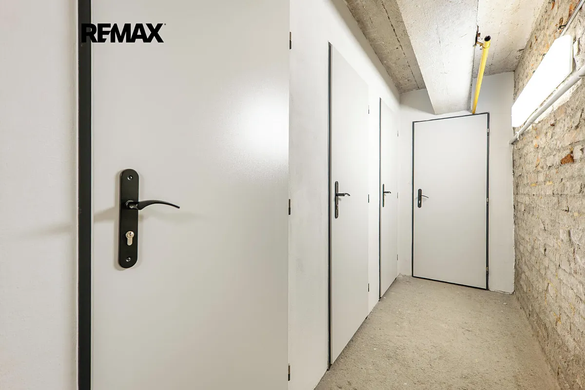 Pronájem skladového prostoru 2 m²